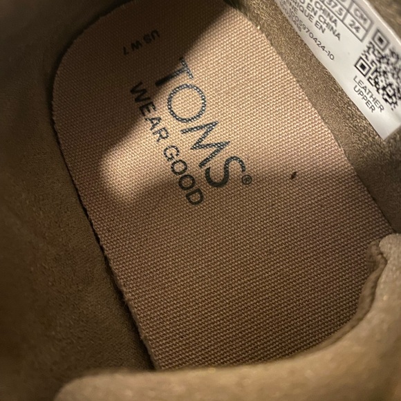 Toms Women's Metallic Sneakers - Picture 2 of 4